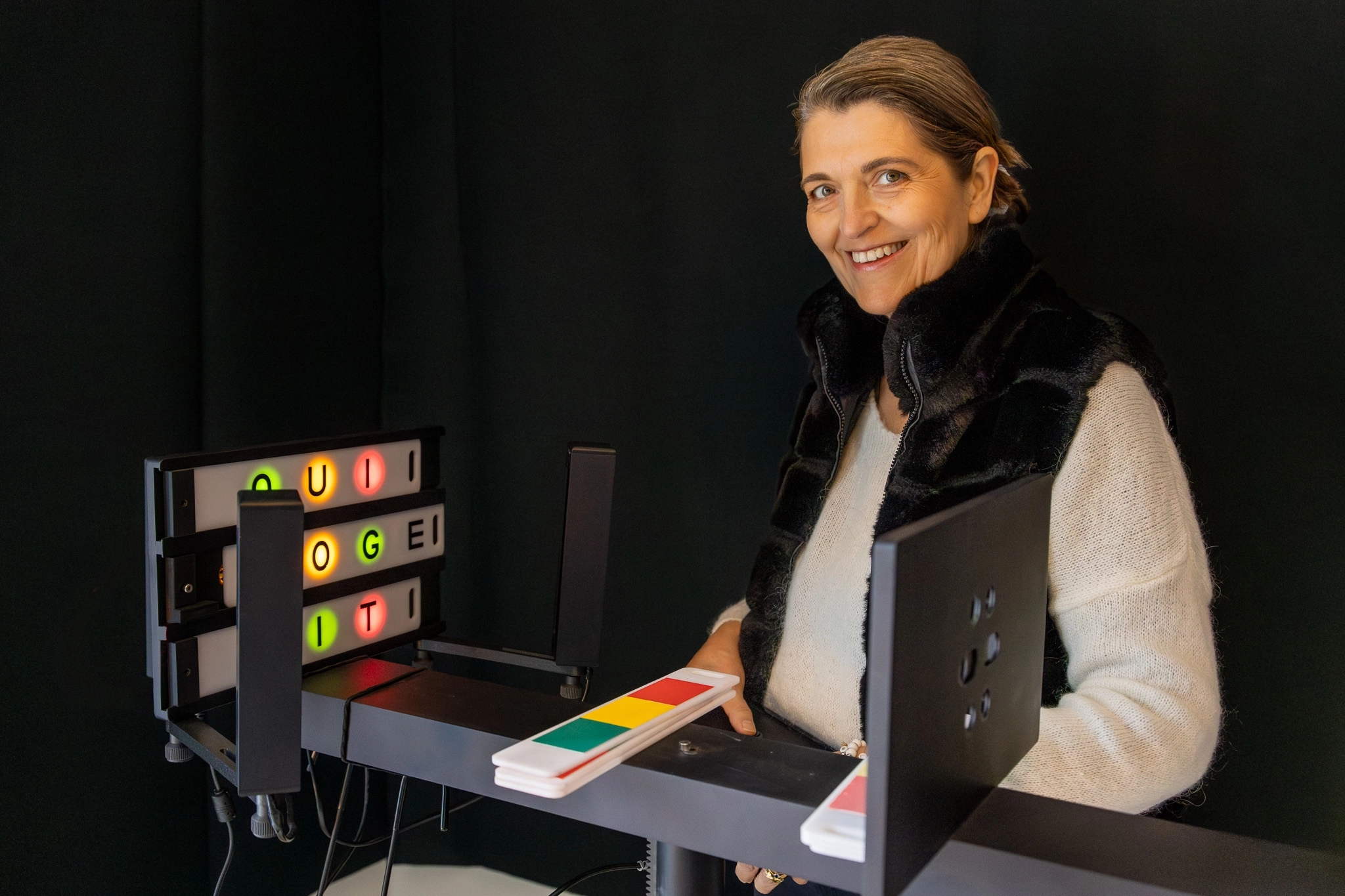 Aude Pelhate, coach thérapeute spécialiste en neuro‑pédagogie présentant une séance d’accompagnement individualisé à Caen